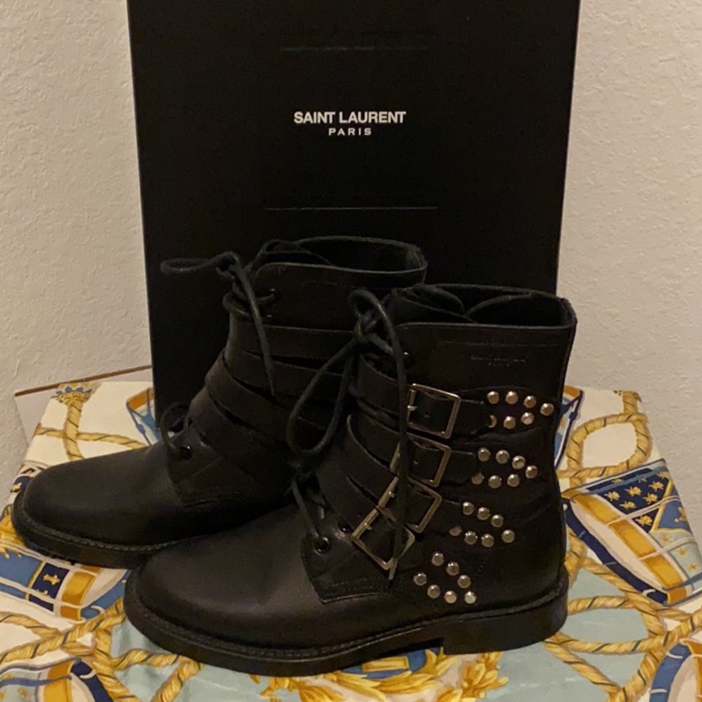 Sold❤️❤️❤️Authentic Saint Laurent Paris Ranger bootie